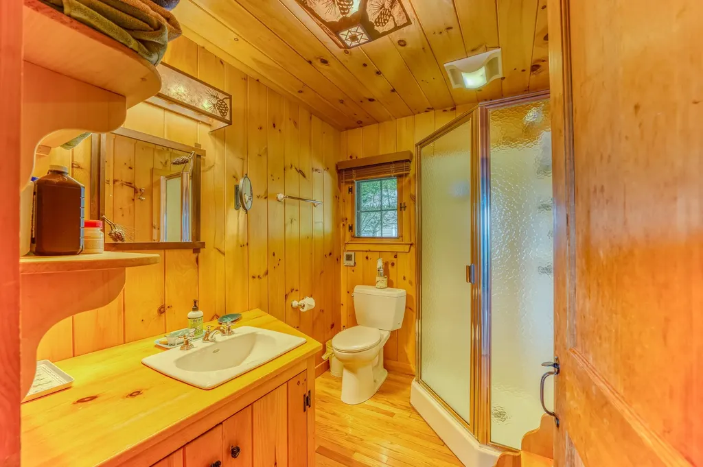 156 Mooney Point Road Holderness NH 03245