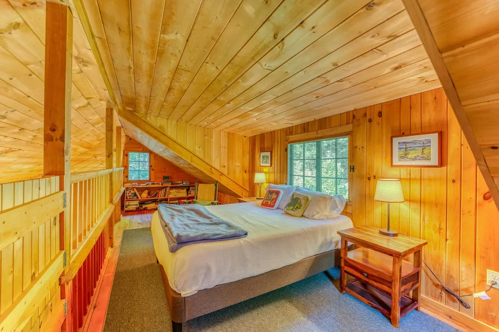 156 Mooney Point Road Holderness NH 03245