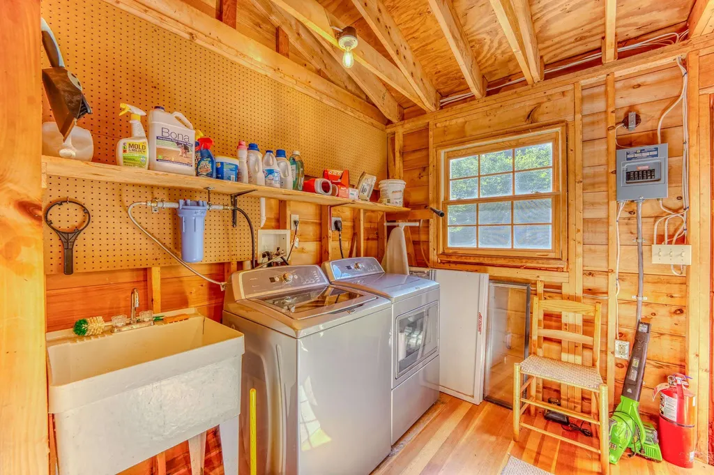156 Mooney Point Road Holderness NH 03245