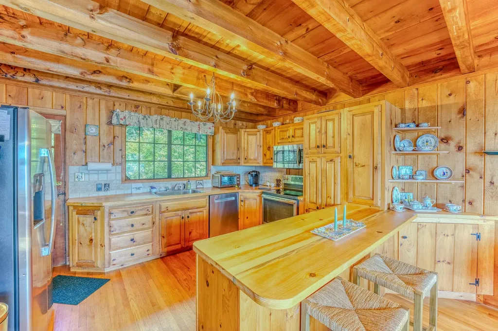 156 Mooney Point Road Holderness NH 03245