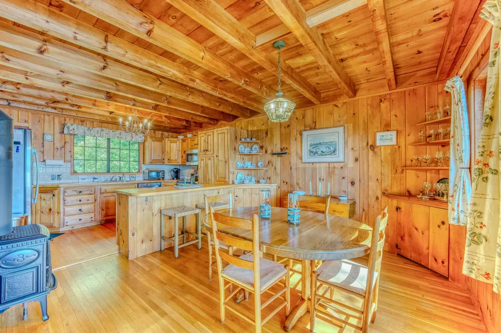 156 Mooney Point Road Holderness NH 03245