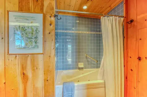 156 Mooney Point Road Holderness NH 03245