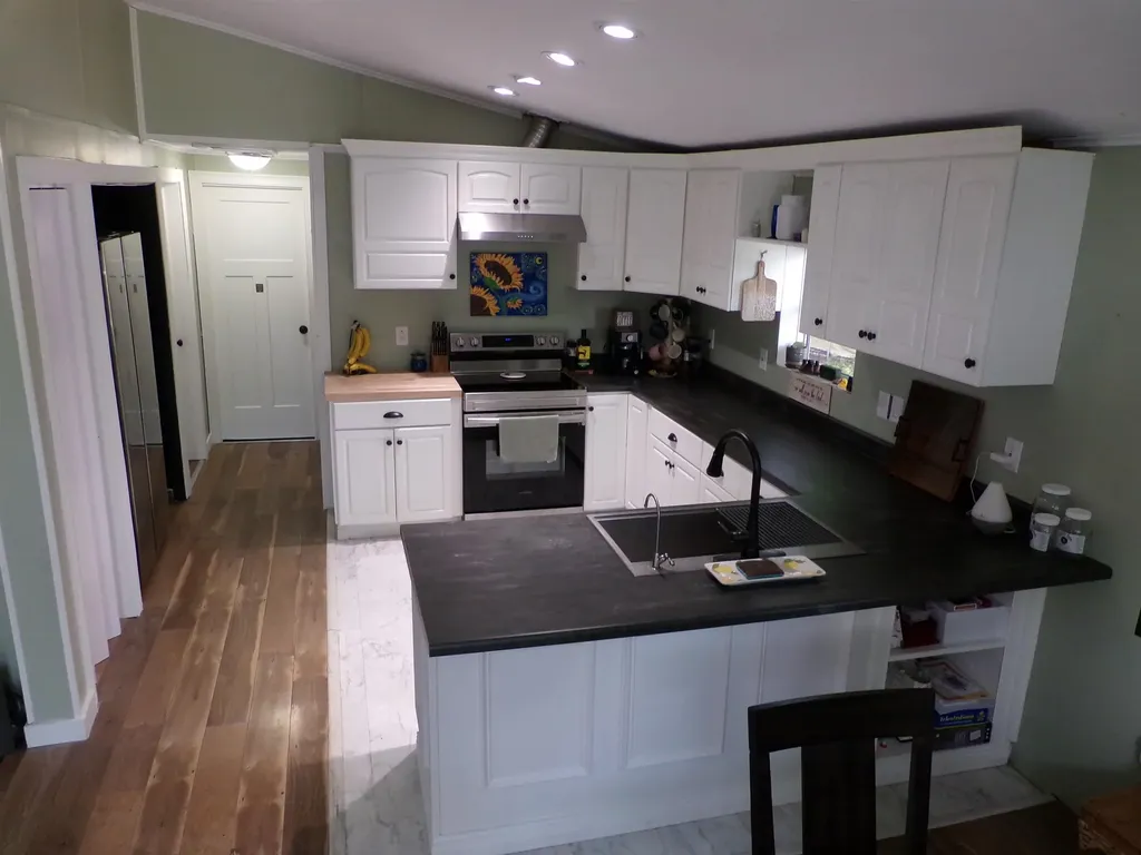 13 Pear Street Laconia NH 03246