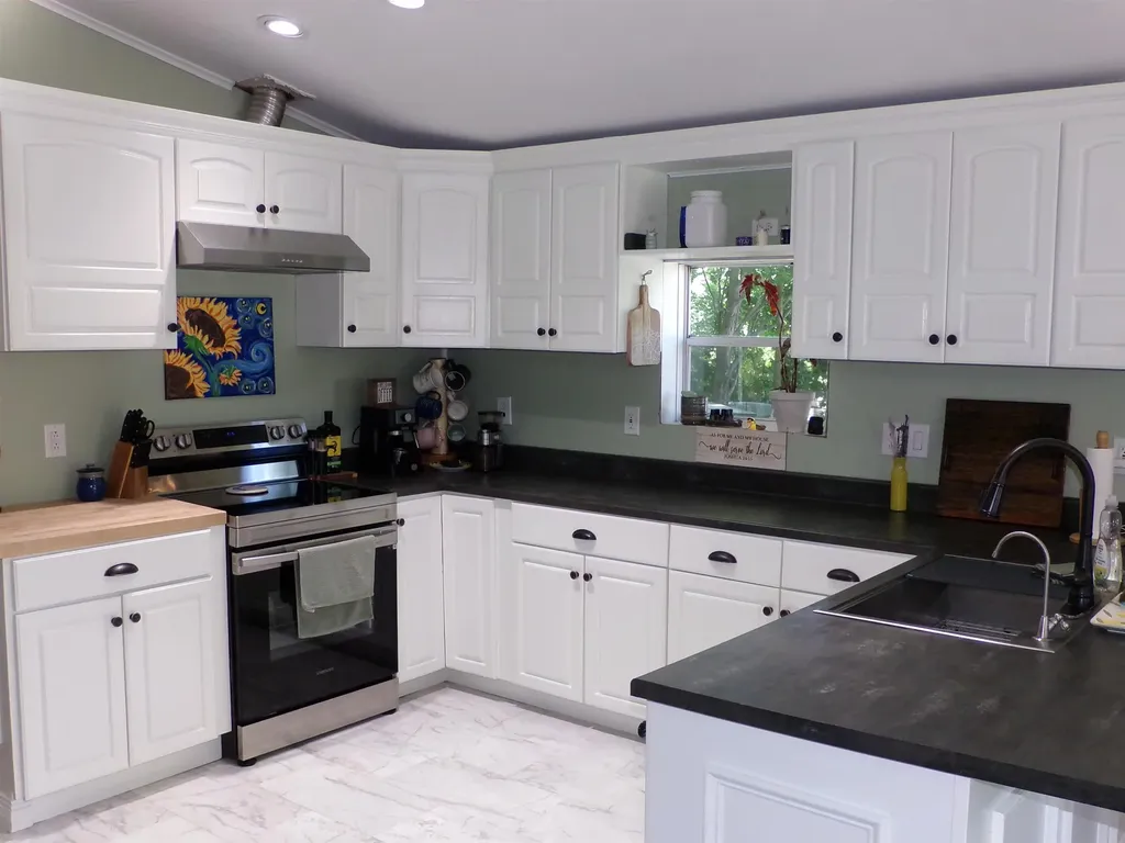 13 Pear Street Laconia NH 03246