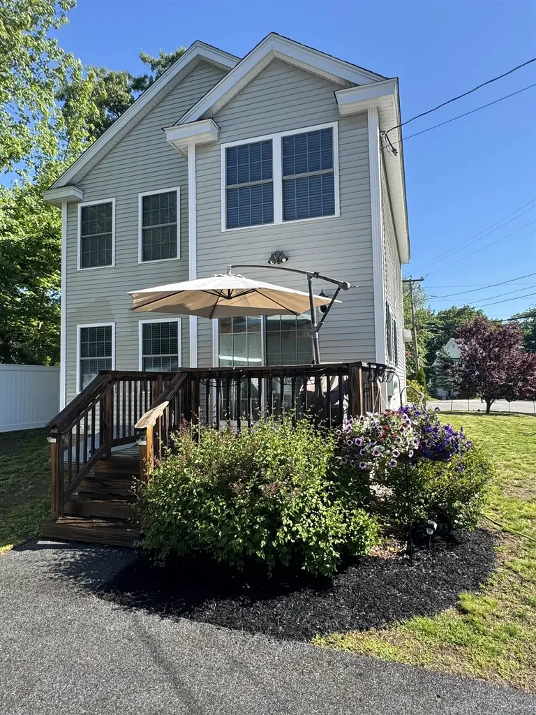 142 Comeau Street Manchester NH 03102