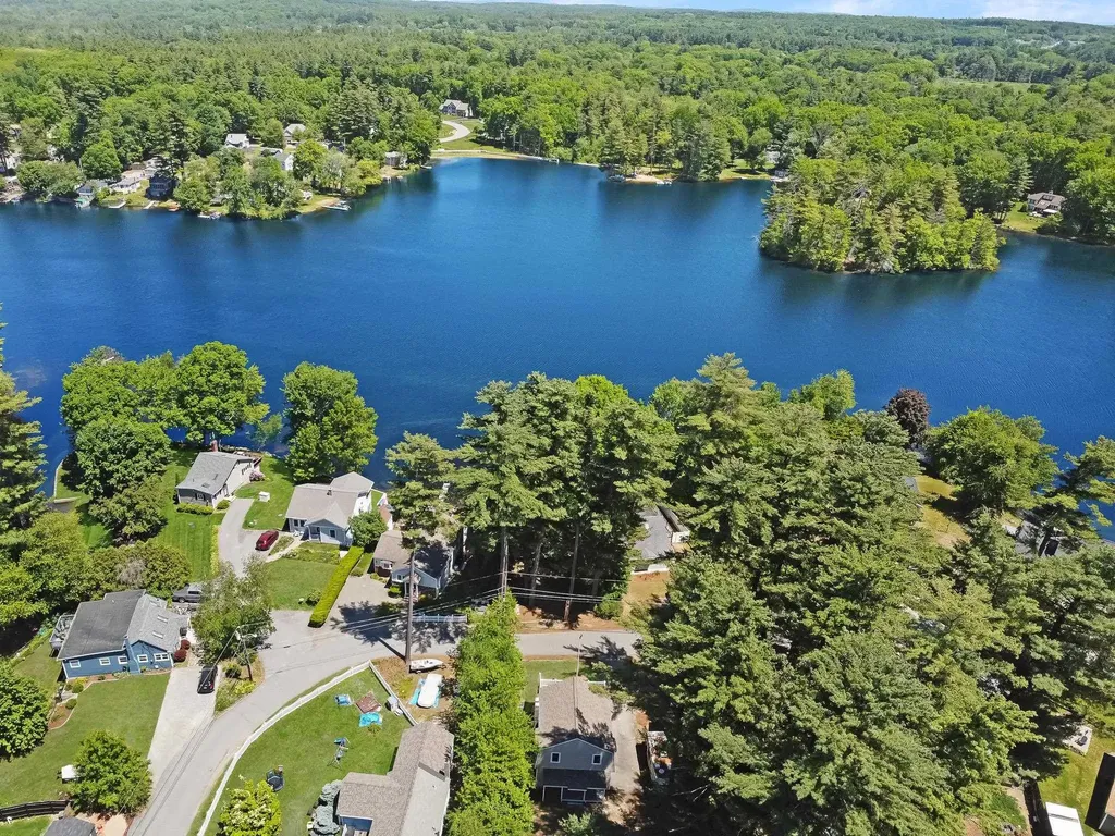 40 Grove Avenue Salem NH 03079