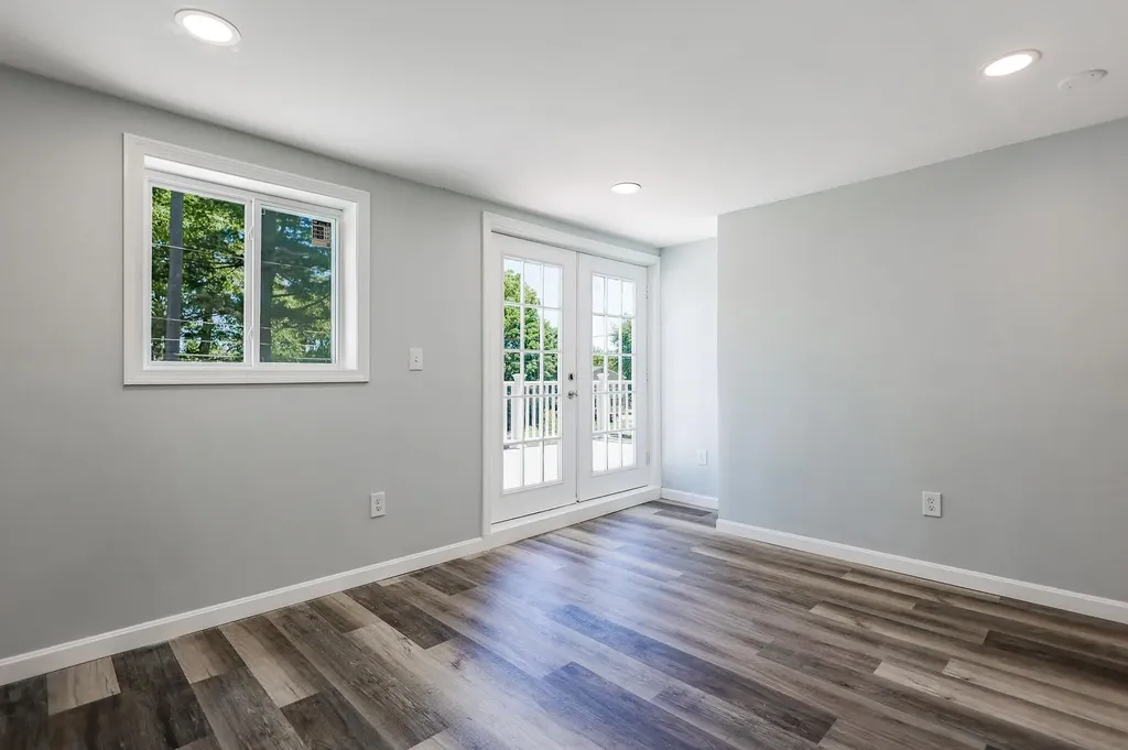 40 Grove Avenue Salem NH 03079
