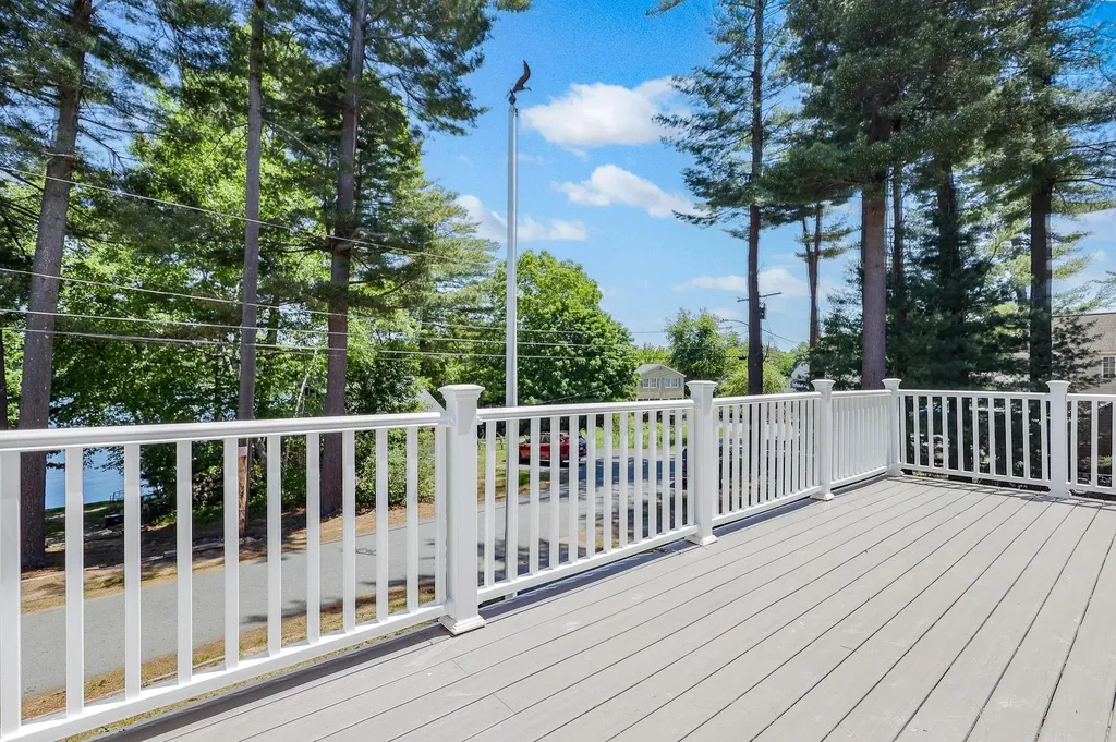40 Grove Avenue Salem NH 03079