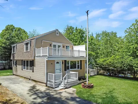 40 Grove Avenue Salem NH 03079