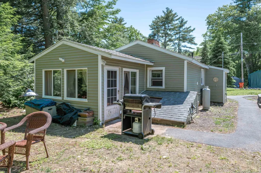 9 Upper Scotland Drive Raymond NH 03077
