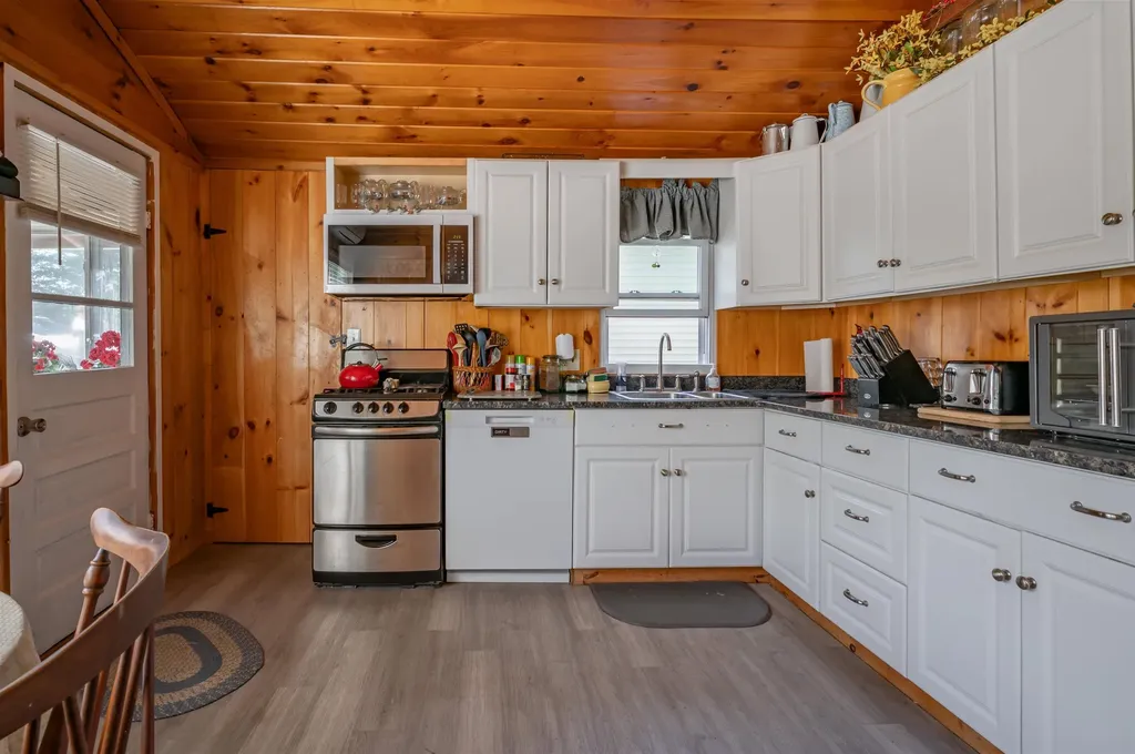 9 Upper Scotland Drive Raymond NH 03077
