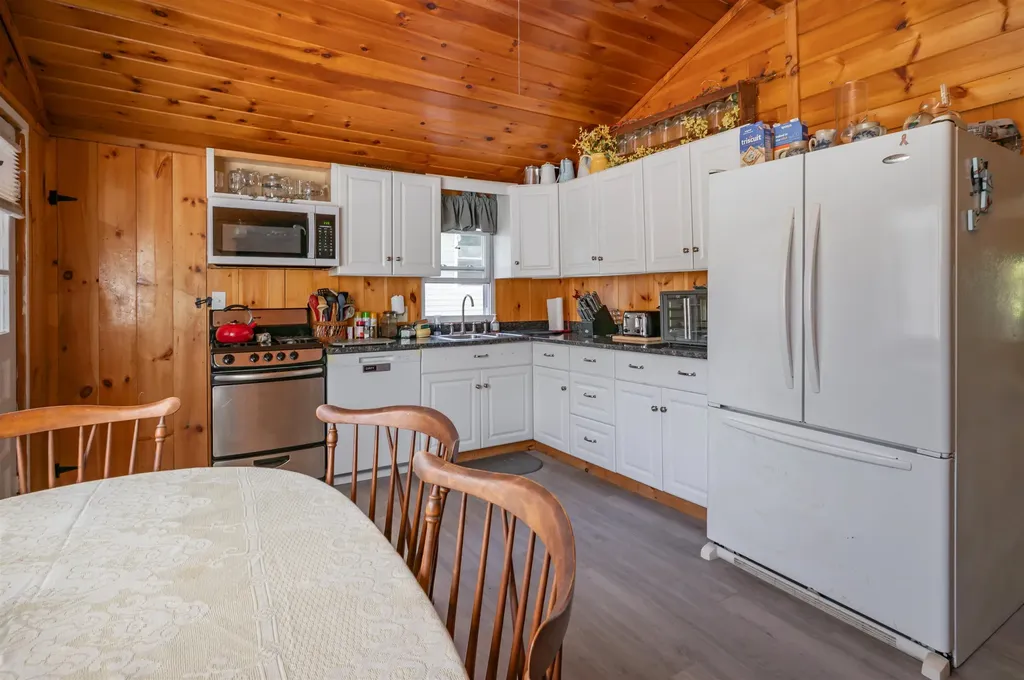9 Upper Scotland Drive Raymond NH 03077