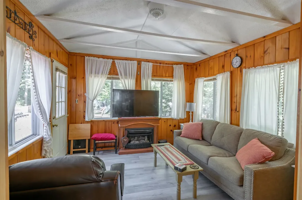 9 Upper Scotland Drive Raymond NH 03077