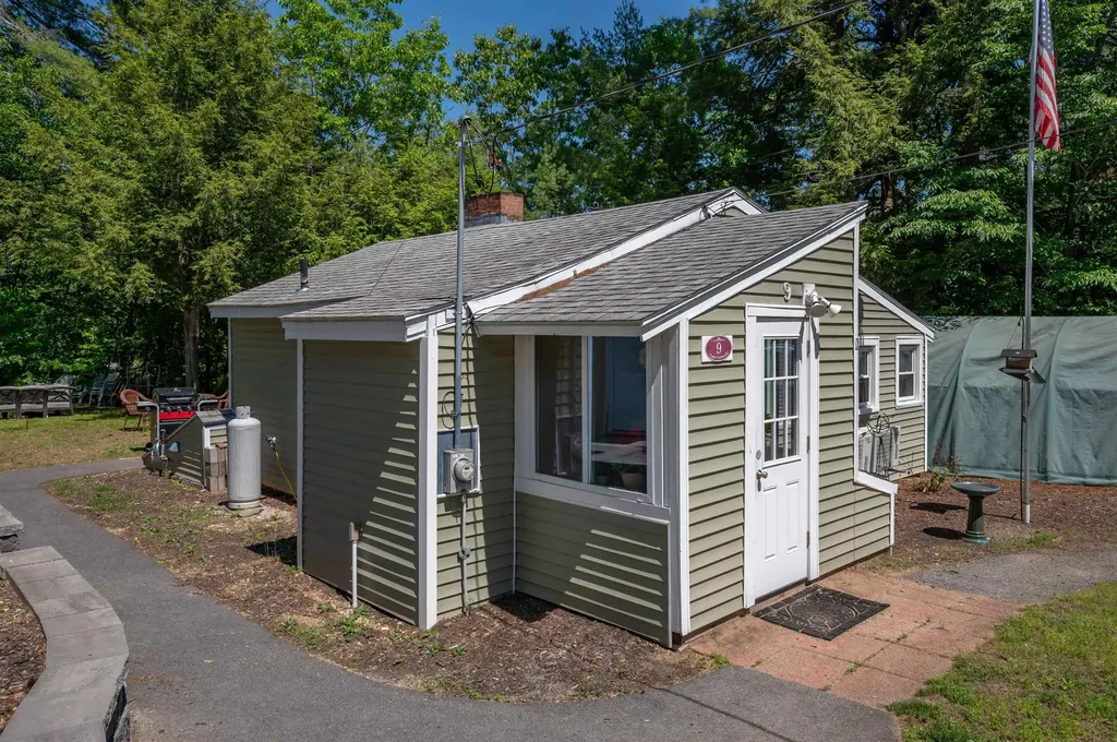 9 Upper Scotland Drive Raymond NH 03077