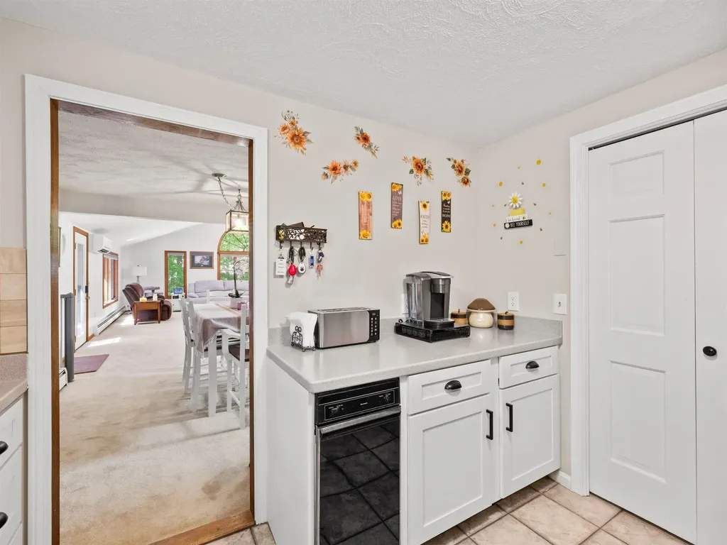 19 Wedgewood Drive Londonderry NH 03053