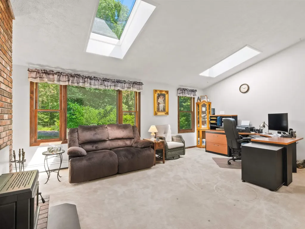 19 Wedgewood Drive Londonderry NH 03053