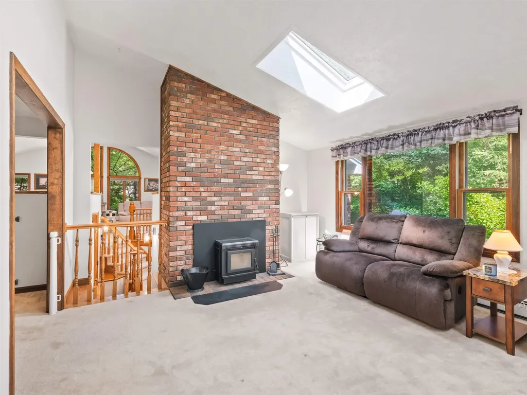 19 Wedgewood Drive Londonderry NH 03053