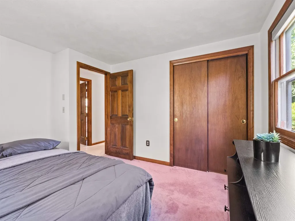 19 Wedgewood Drive Londonderry NH 03053