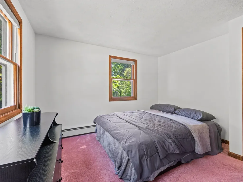 19 Wedgewood Drive Londonderry NH 03053