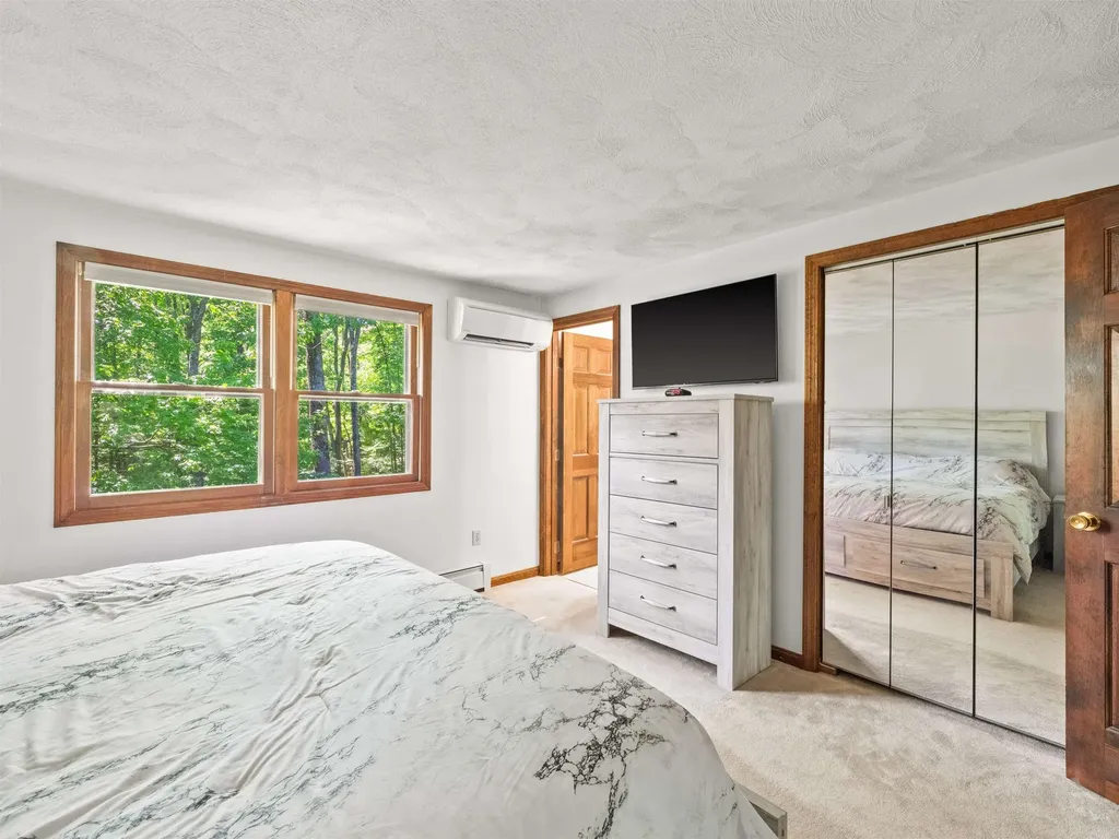 19 Wedgewood Drive Londonderry NH 03053