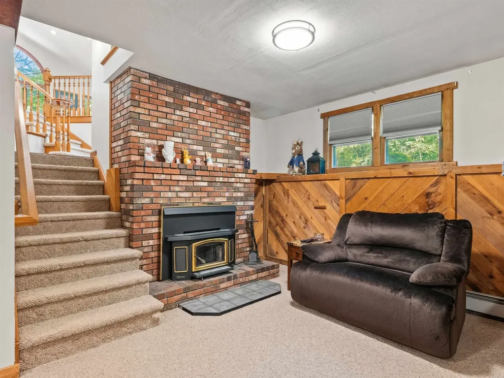 19 Wedgewood Drive Londonderry NH 03053