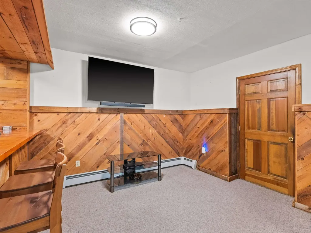 19 Wedgewood Drive Londonderry NH 03053