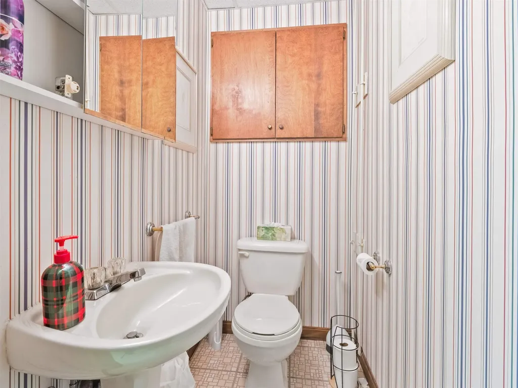 19 Wedgewood Drive Londonderry NH 03053