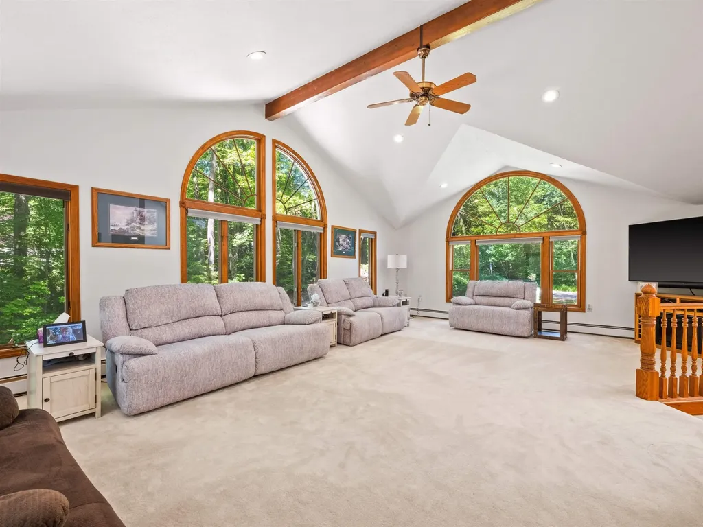 19 Wedgewood Drive Londonderry NH 03053