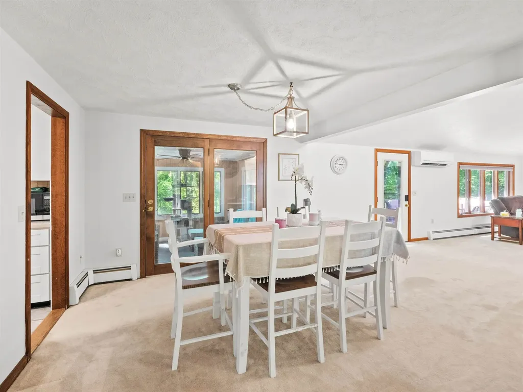 19 Wedgewood Drive Londonderry NH 03053