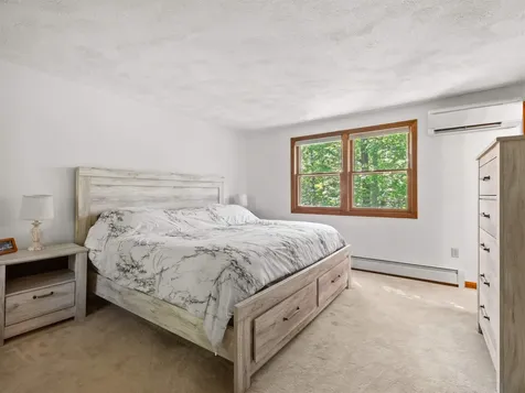 19 Wedgewood Drive Londonderry NH 03053