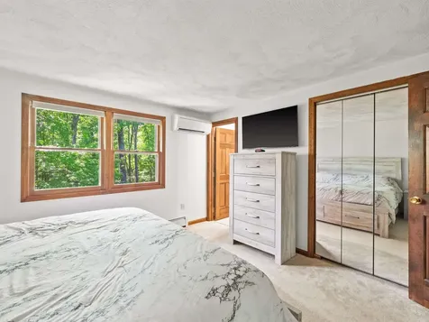 19 Wedgewood Drive Londonderry NH 03053