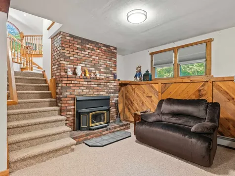 19 Wedgewood Drive Londonderry NH 03053