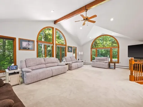 19 Wedgewood Drive Londonderry NH 03053