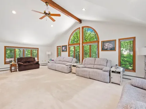 19 Wedgewood Drive Londonderry NH 03053