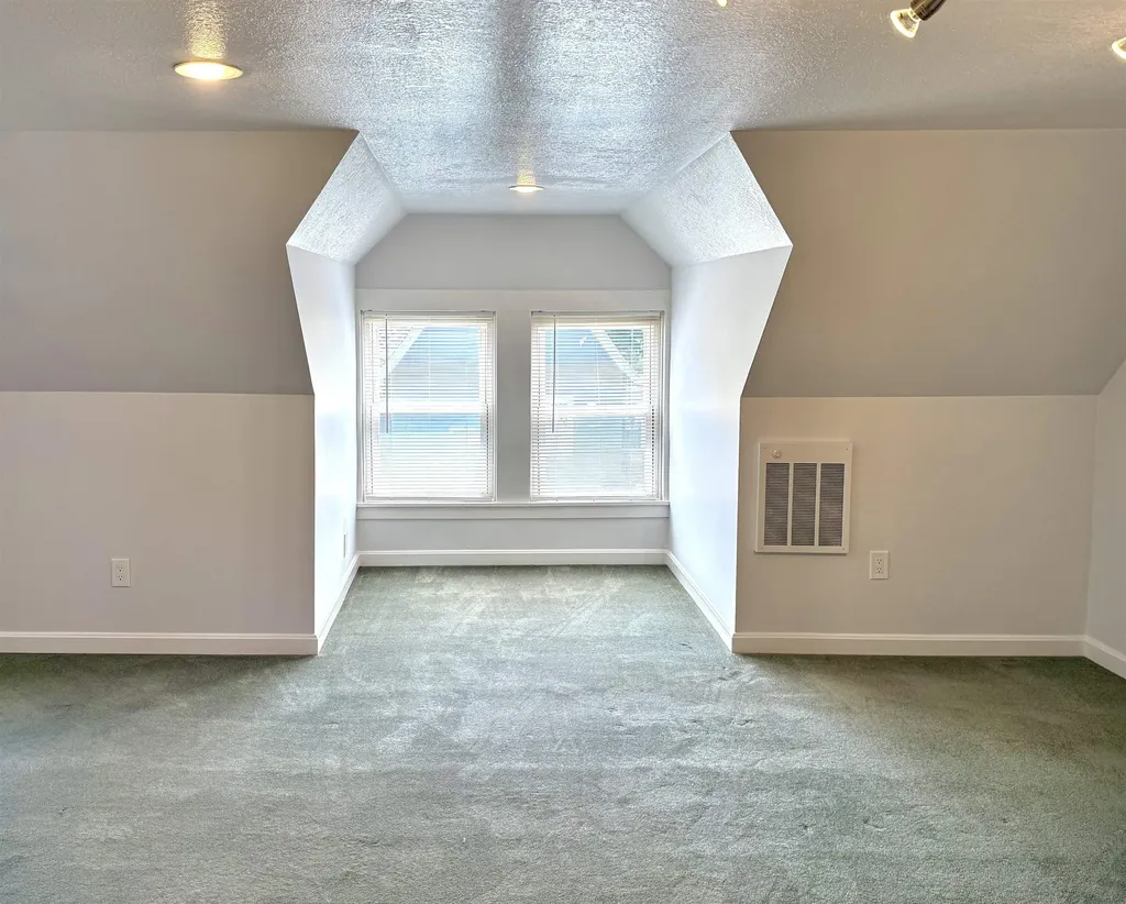 306 Mcgregor Street Manchester NH 03102
