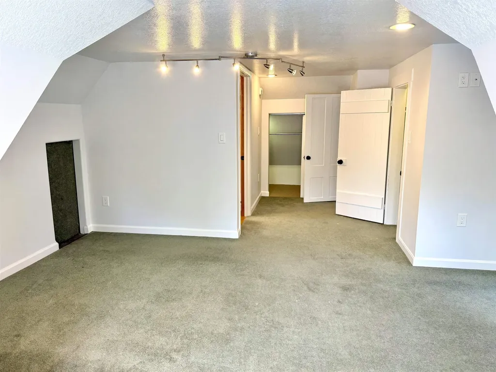 306 Mcgregor Street Manchester NH 03102
