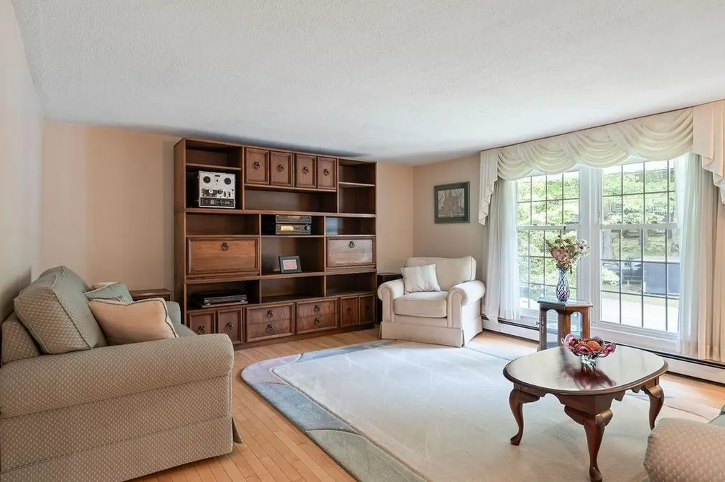 2 Harding Road Portsmouth NH 03801