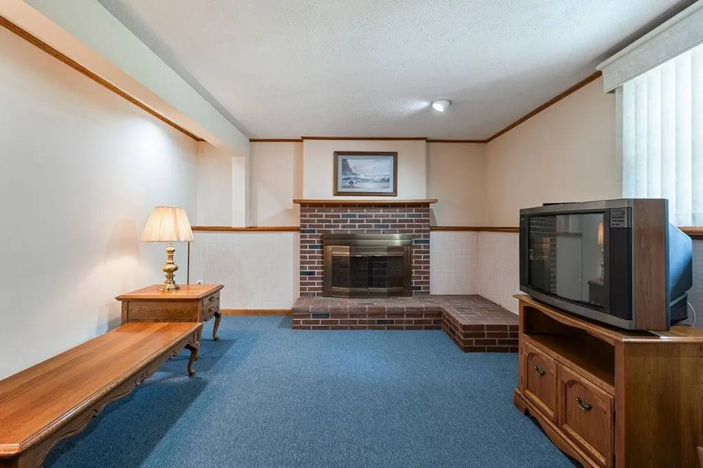 2 Harding Road Portsmouth NH 03801