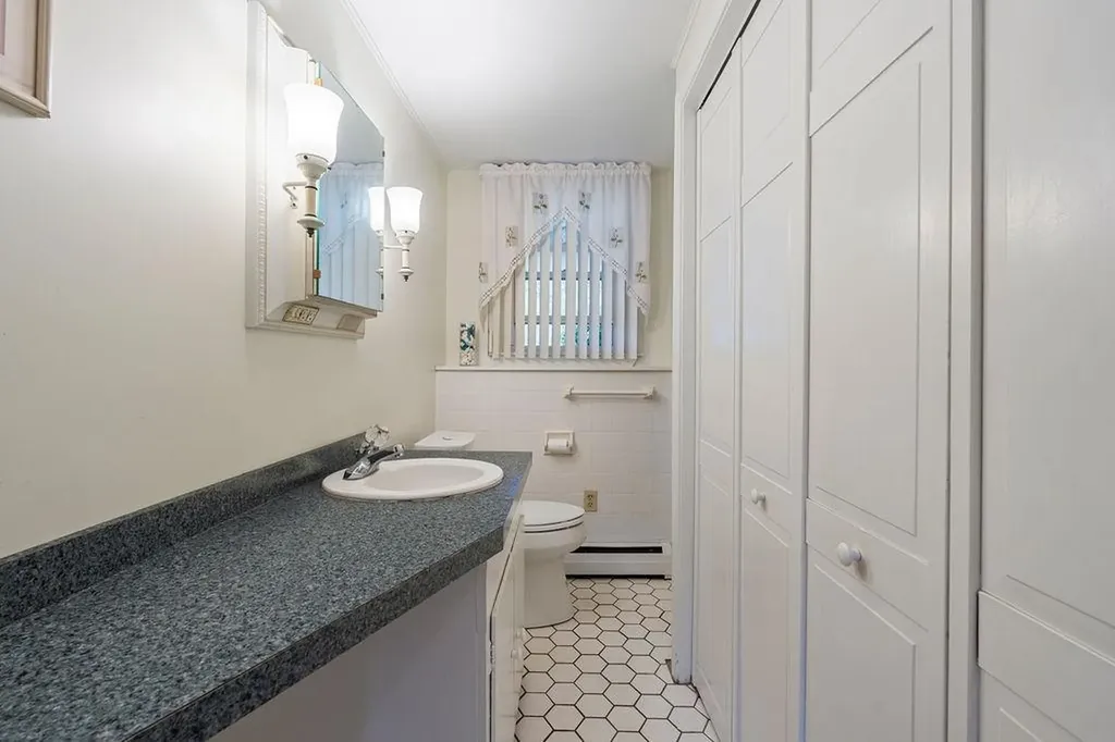 2 Harding Road Portsmouth NH 03801