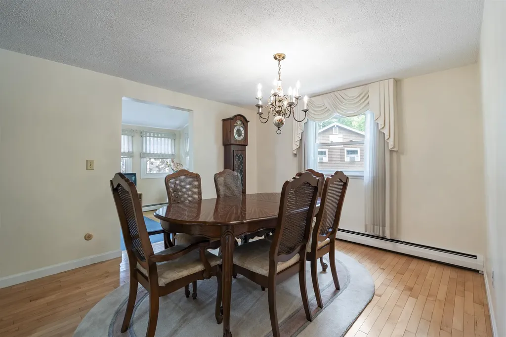 2 Harding Road Portsmouth NH 03801