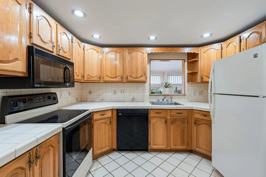 2 Harding Road Portsmouth NH 03801