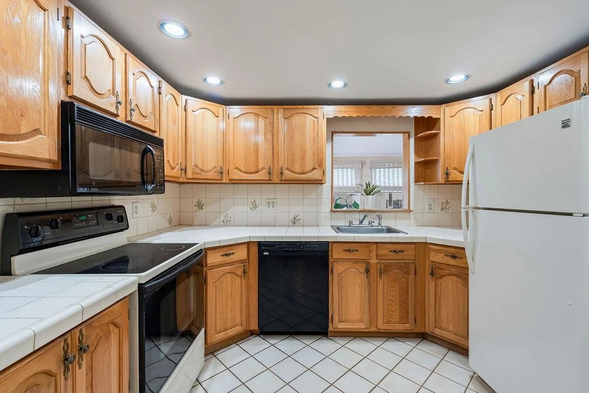 2 Harding Road Portsmouth NH 03801