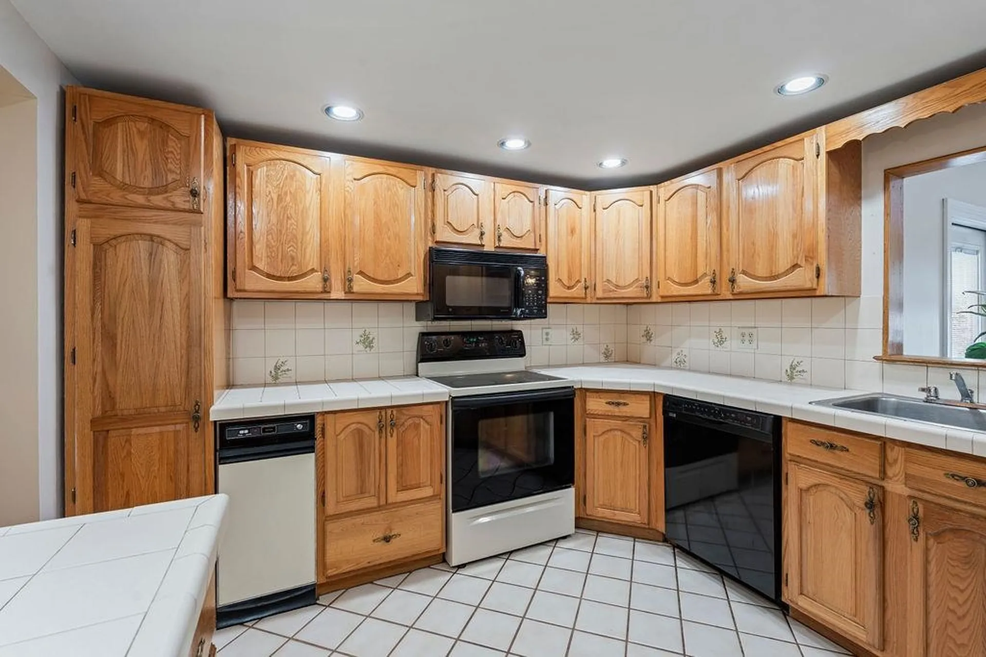 2 Harding Road Portsmouth NH 03801