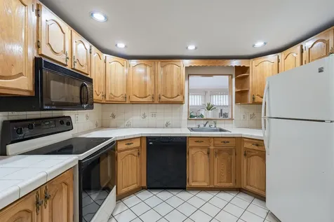 2 Harding Road Portsmouth NH 03801