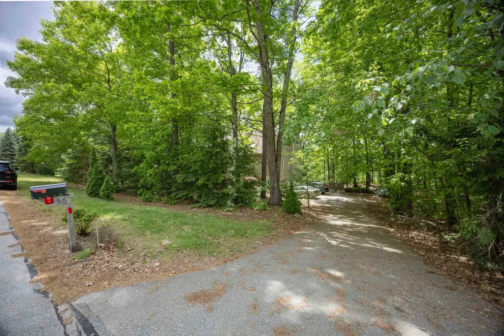 56 Seasons Lane Londonderry NH 03053