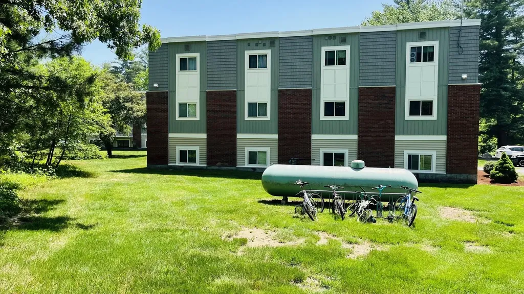 45C Constitution Drive Londonderry NH 03053
