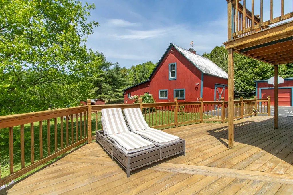 736 Pleasant Street Newport City VT 05855