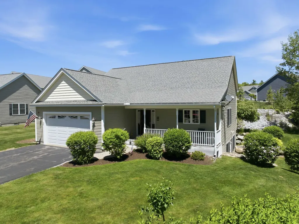 12 Thorn Hill Road Hooksett NH 03106