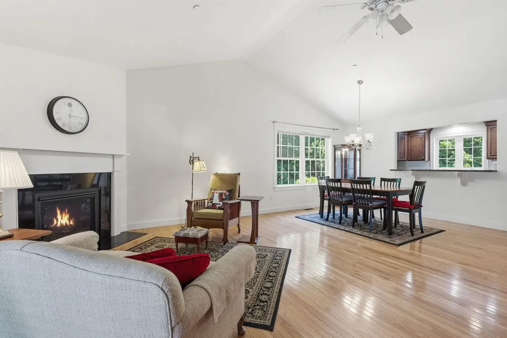 12 Thorn Hill Road Hooksett NH 03106