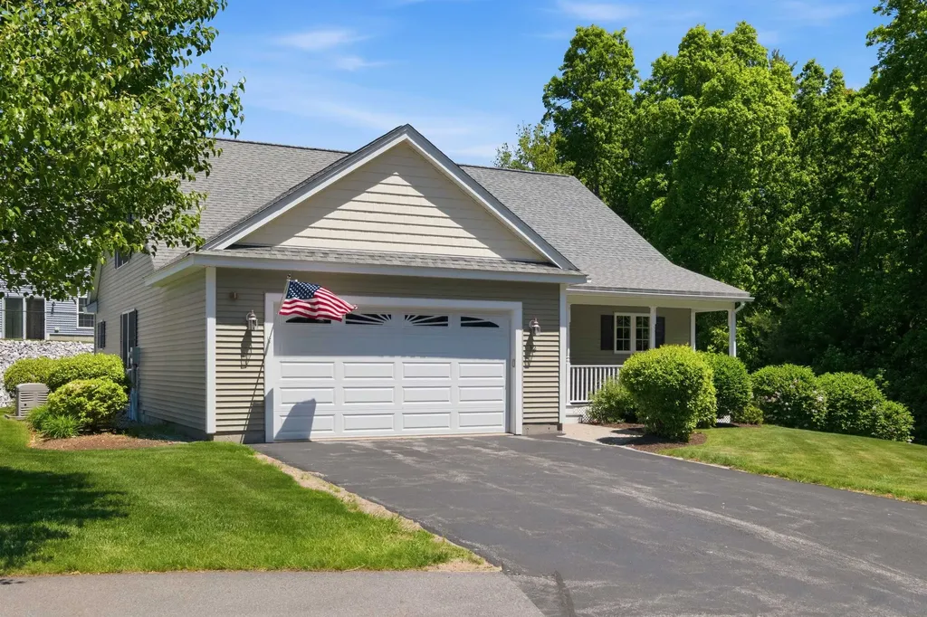 12 Thorn Hill Road Hooksett NH 03106
